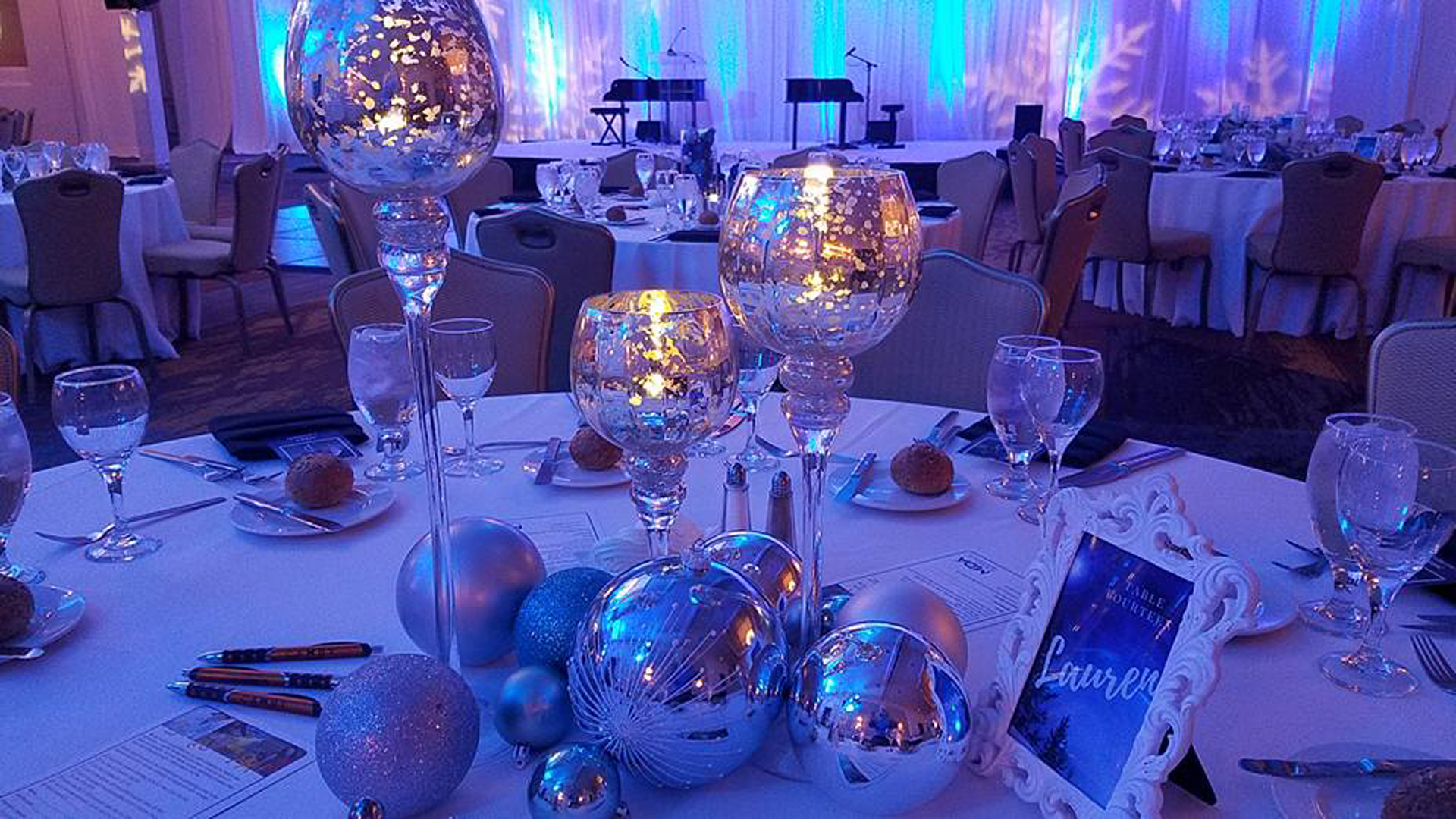 Goblet-like centerpiece candleholders